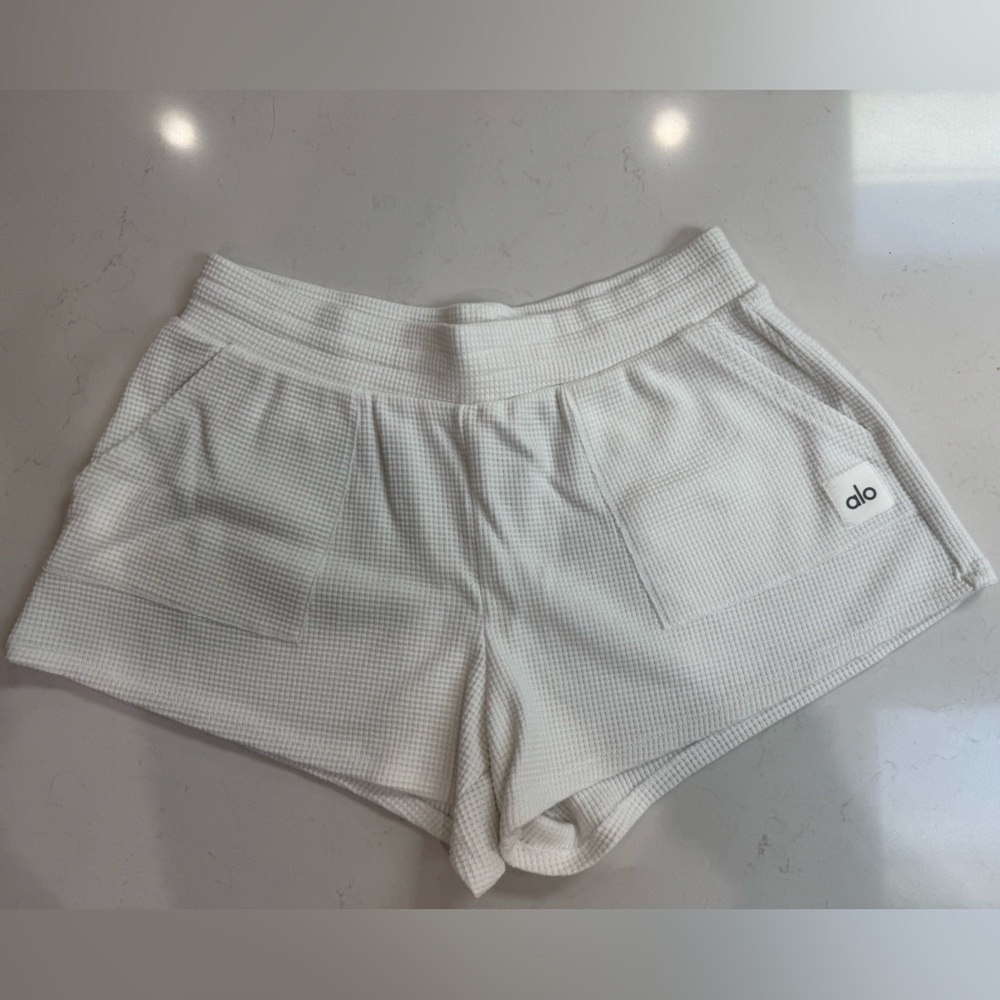 Alo Yoga Waffle High-Waist Weekend Escape Short 
Ivory  Size: L